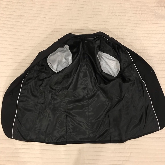 H&M black blazer. Size 42 R. Excellent used condition. No trace of wear. - Picture 9 of 11